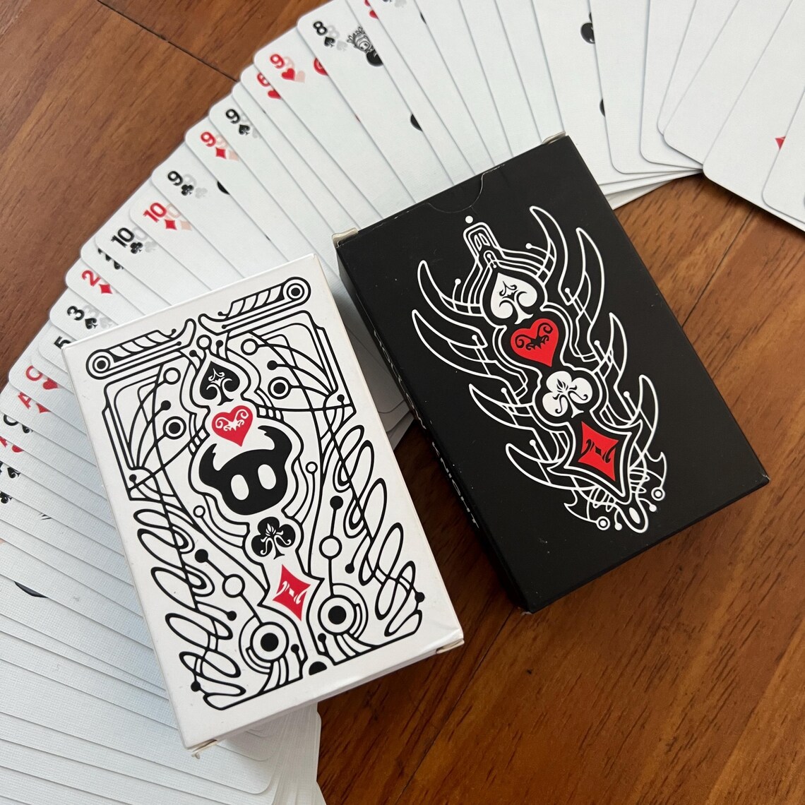 Hollow Knight 표준 포커 카드 세트 흑백 카 - Board Games 리뷰 및 가격
